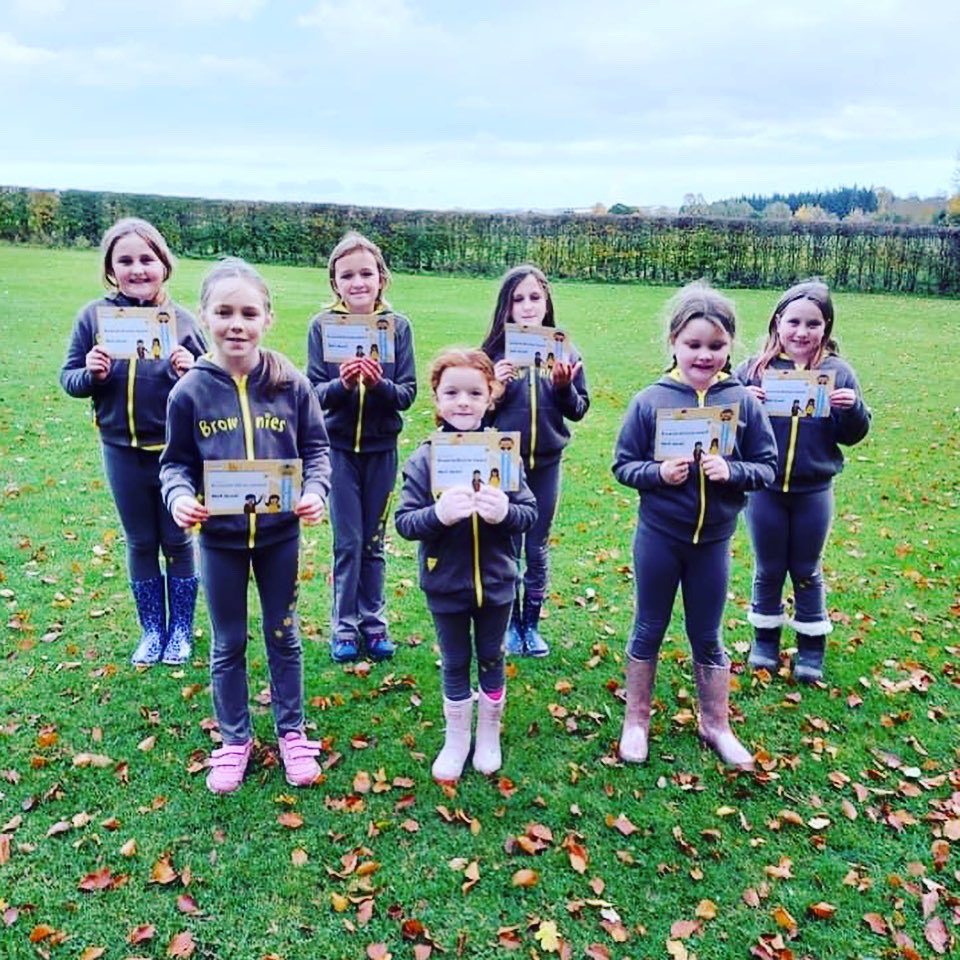 GGuidingAngus's tweet photo. 6th Forfar Brownies held their first first to face meeting at Ladenford, taking part in lots of fun activities. They held a promise ceremony and presented 7 Brownie Bronze Awards. All the girls went home with the Brownie badges they had earned during 2020. Well done girls.🎉 https://t.co/FSFguIXsxI