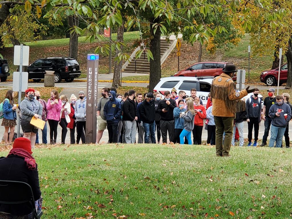 ArrowNewsEditor's tweet photo. Students gather in front of Kent Library to protest the return of Brother Jed, evangelist with Campus Ministry USA. https://t.co/sKVlj6uglk