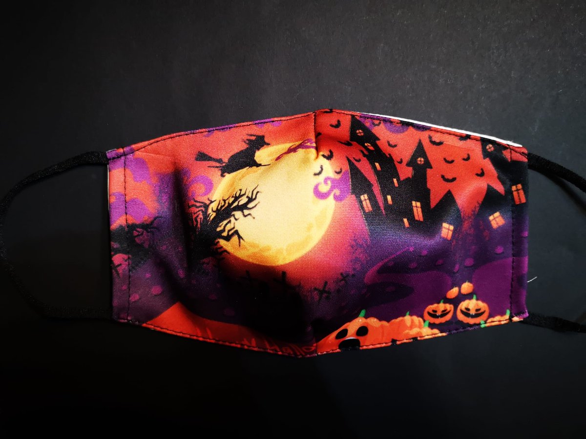 losdanko's tweet photo. Estamos en semana de #Halloween y #losdanko queremos celebrarlo con vosotros, así que sorteamos un par de máscaras entre todos los Dankistas que hagáis RT a esta publicación. Diremos los ganadores durante el próximo podcast. ¡Atentos y a pasarlo terroríficamente bien! https://t.co/5RjQasTm6Z