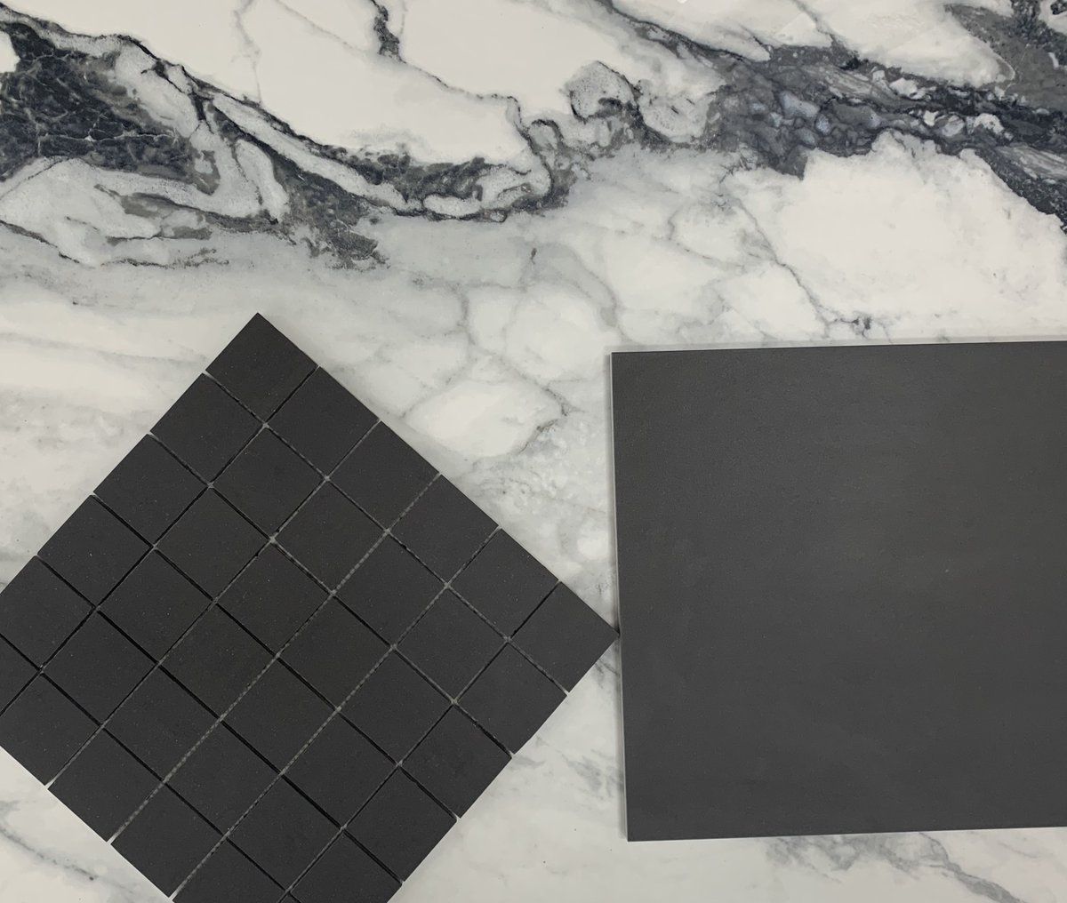 RialtoTX's tweet photo. Our #terrabianca series 24x48 Polished
Combined with:
- Ark Black 12x24
- Double Loading black matte 12x24
- 2x2 square mosaic Double Loading matte
- Hexagon 2x2 mosaic Double Loading matte

#doubleloadedporcelain #flooring #porcelaintiles #designinspiration #tiledistributor https://t.co/TTG9QEdGrG
