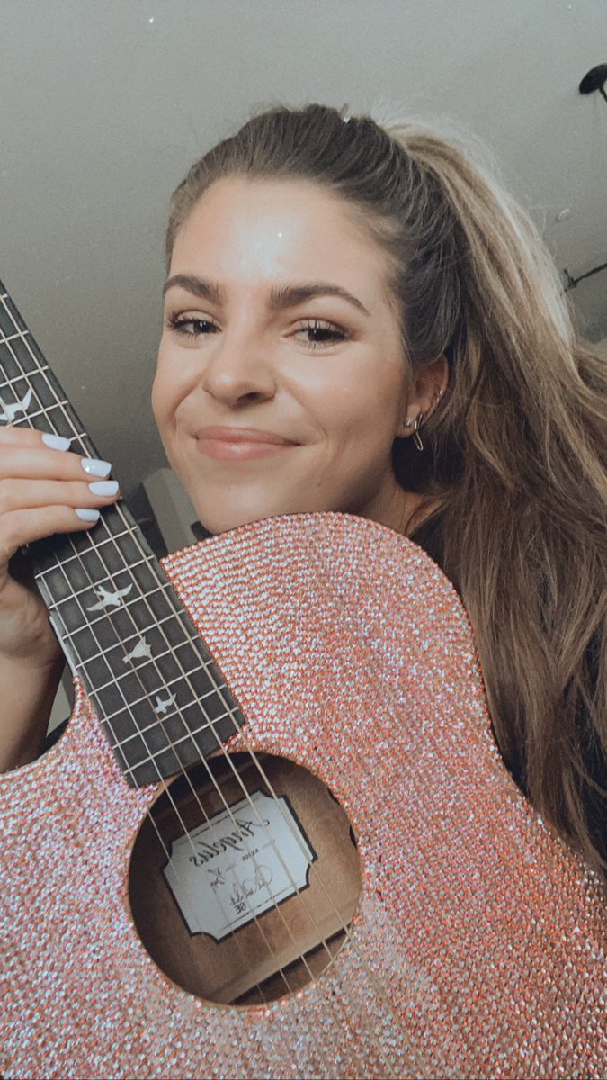 Happy Monday ☀️ How are you guys kicking off your week?! Started my morning practicing for tonight’s #GirlsAndGuitars show with @AshleyMcBryde, @GabbyBarrett_, & @IngridAndress... tune in on @KATCOUNTRY103’s Facebook at 7pm PT/9pm CT! 💖