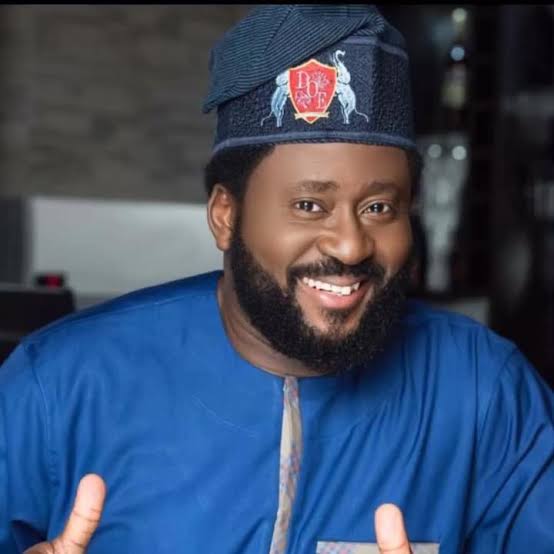 9.After disguising like he was with the youths during the  #EndSARS   protest, Nigerian ACTOR and politician Desmond Elliot stands with the government regarding the social media bill."Desmond idíot""Once an actor, always an actor."He was mercilessly dragged.... 
