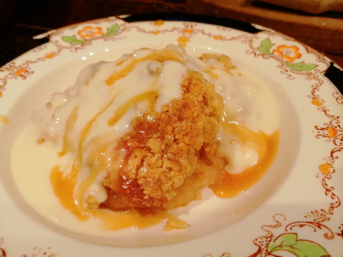 BoarnieB's tweet photo. Gave the #applecrumble a #Halloween makeover, stewed the apples in toffee sauce, it's now #toffeeapple crumble and some homemade vanilla custard ππ it's sooo tasty. #coronabaking #lockdownbaking #bankholiday treats https://t.co/b3gHZZcySP