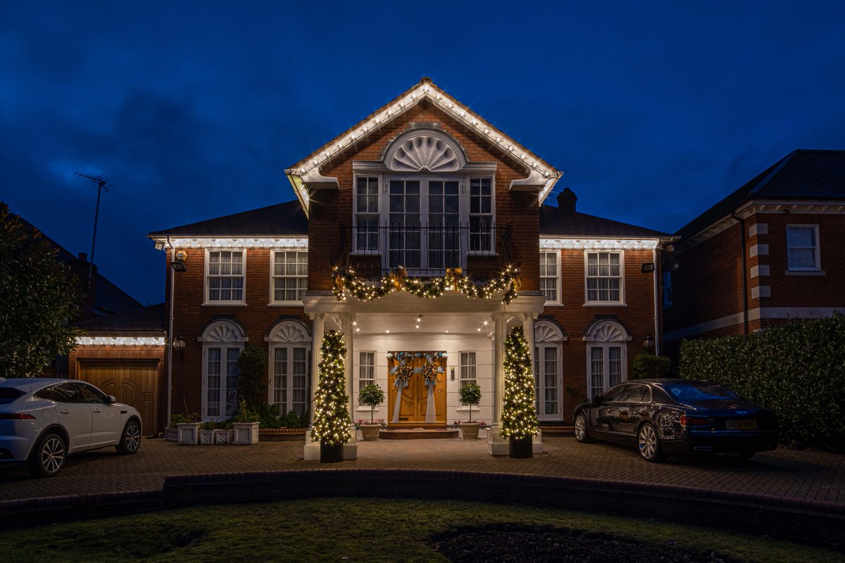 LetItGlowLtd's tweet photo. So much love for this beautiful home and installation.🤩💫

We design and install your spectacular decorations, all perfectly created for your home. Once they have been enjoyed, we simply remove and store, meaning you can enjoy every moment.

✉️ richard@thechristmasdecorators.com https://t.co/fxAdvT8BHw