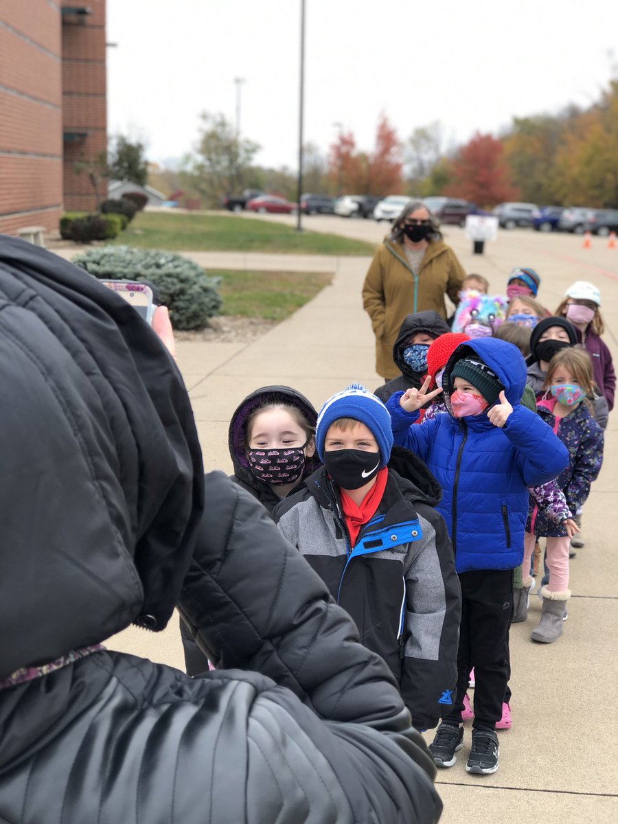 DBoyd1958's tweet photo. Bus evacuation drill...students at Eagle Heights Elementary have our transportation Dept teach us bus safety. CCSD keeping kids safe. Thanks drivers and monitors.... https://t.co/roaHoiKTU6