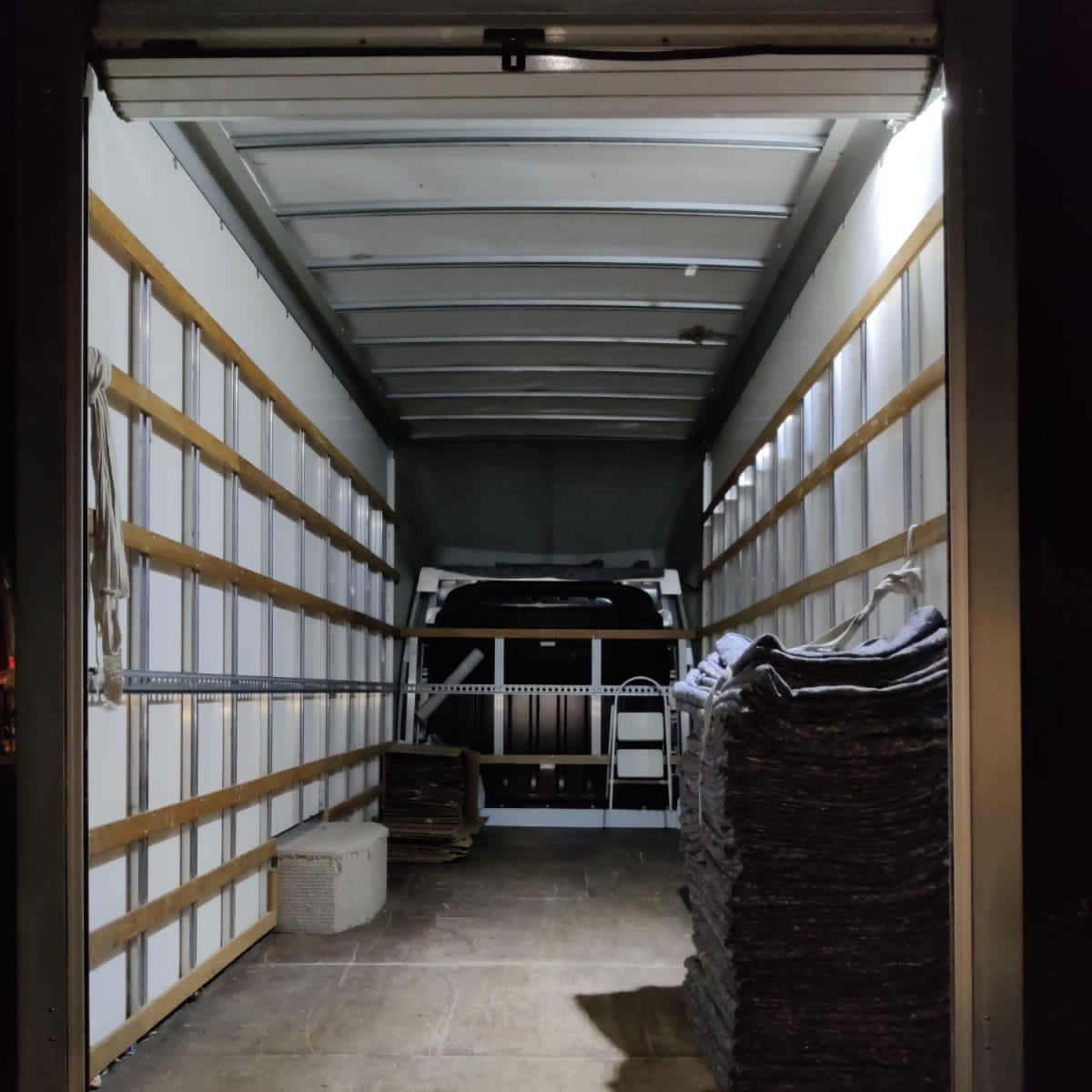 End of a great day using our new vehicle and satisfying our customers with a quality moving service. Call us now for a free, no obligation quotation on 0121 350 9175
#earls #removalcompany #relocation #westmidlands #birmingham #familybusiness #review #checkatrade #moveassured