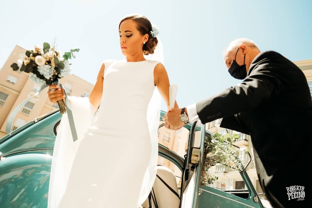 Esos momentos antes del "si quiero" <a href="/amandaferard/">Amanda Ferard</a> 
.
.
.
.
.
<a href="/pronovias/">Aria</a> #noviaspronovias #noviasconestilo #pronoviasbrides #ido #boda #siquiero #bride #photooftheday instagr.am/p/CG0RsYjDv9c/