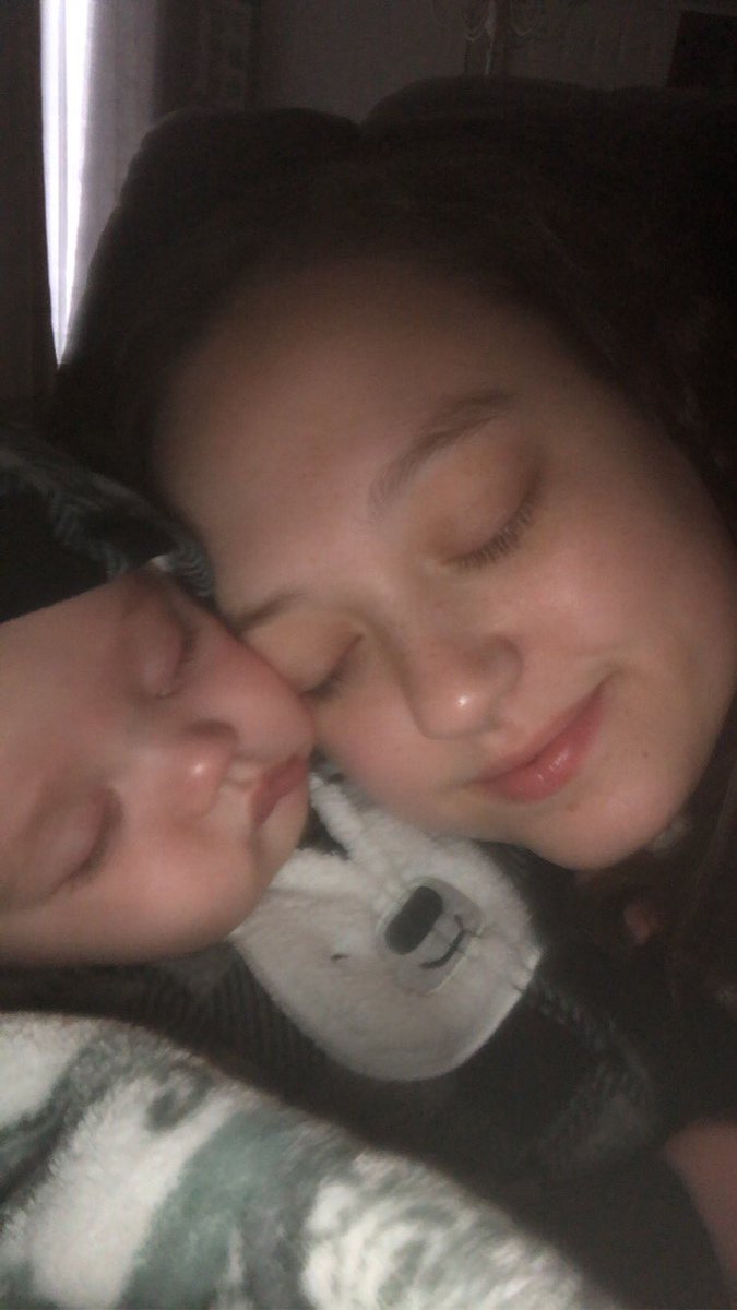 KKlayer's tweet image. You wanna know who my best friend is...