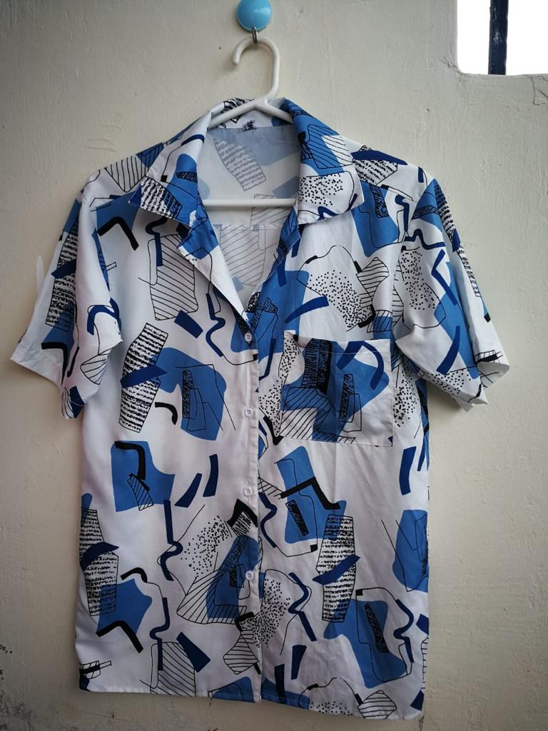 MwembaMariam's tweet image. Heyy guys,
I sell vintage shirts and each shirt goes for Ksh. 650, 
Stay classy🤪, and kindly retweet, my customer might be on your TL❤️...if you have any inquiries feel free to dm❤️