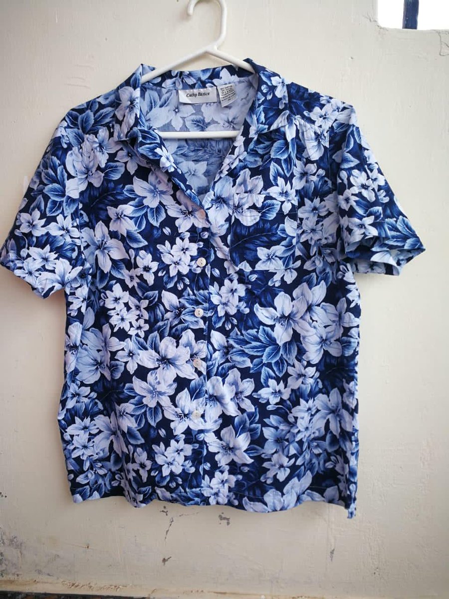 MwembaMariam's tweet image. Heyy guys,
I sell vintage shirts and each shirt goes for Ksh. 650, 
Stay classy🤪, and kindly retweet, my customer might be on your TL❤️...if you have any inquiries feel free to dm❤️