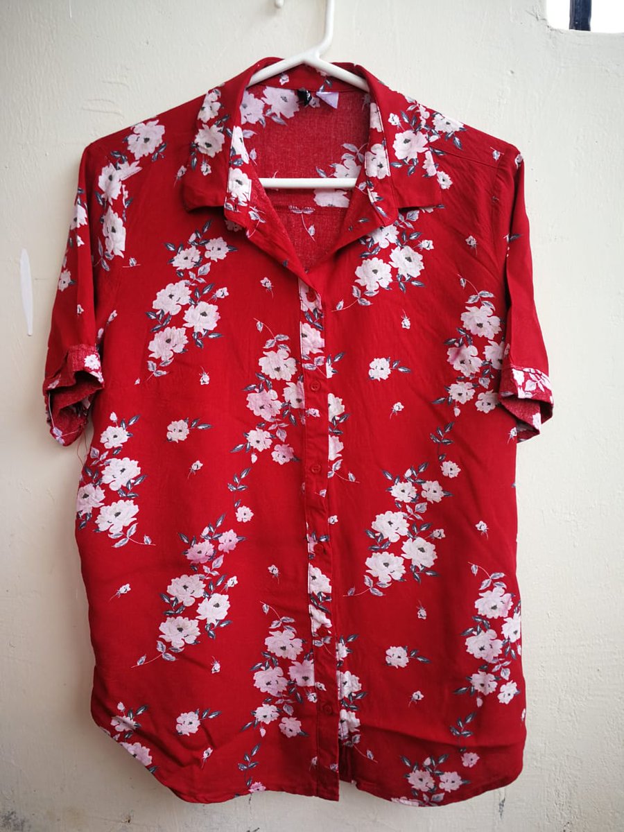 MwembaMariam's tweet image. Heyy guys,
I sell vintage shirts and each shirt goes for Ksh. 650, 
Stay classy🤪, and kindly retweet, my customer might be on your TL❤️...if you have any inquiries feel free to dm❤️