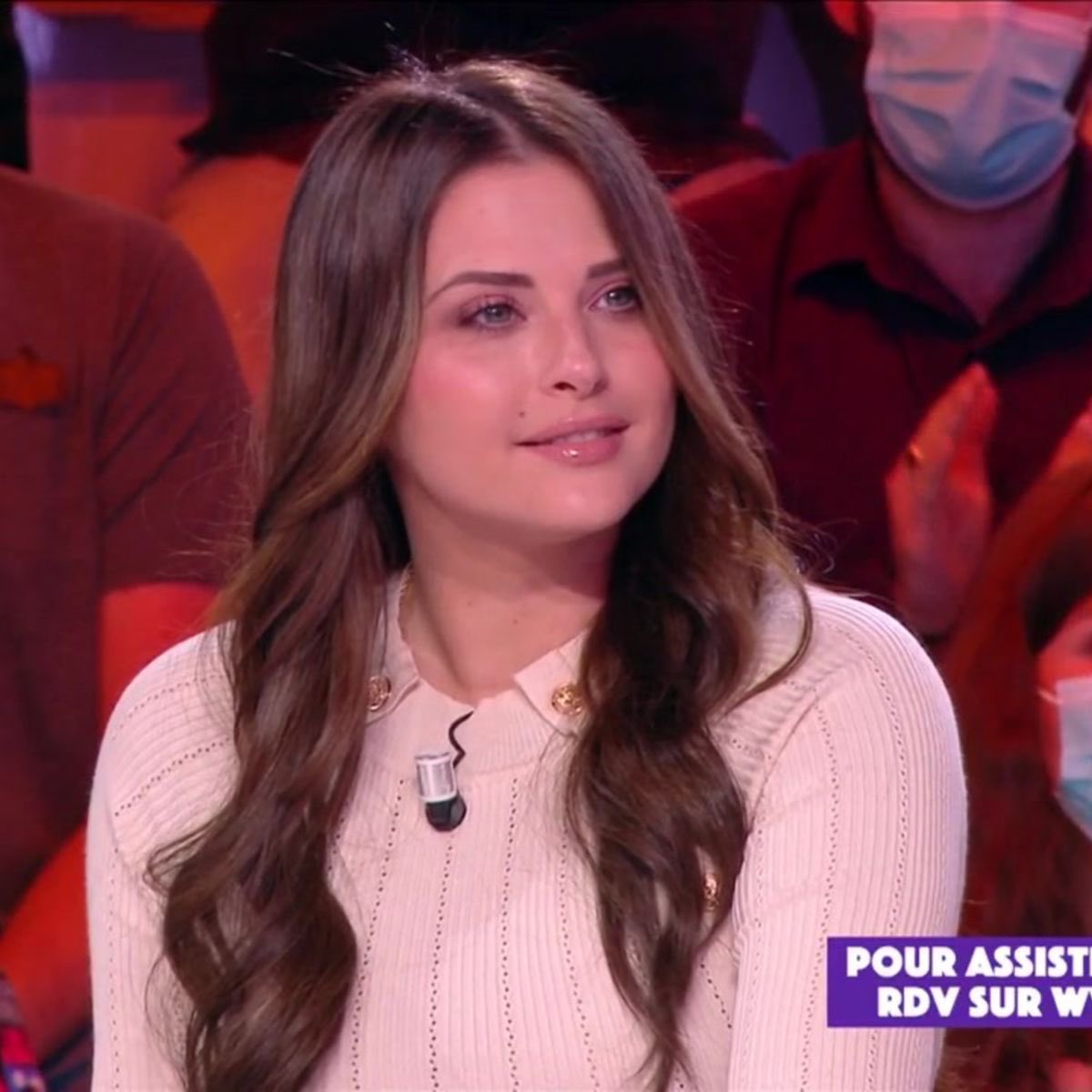 tpmp_twittos's tweet photo. Vous préférez Kelly :       
En blonde : RT 🔁
En brune: Like 💛

Cc @kelly_vedovelli 
#TPMP https://t.co/Ajh7l5gZpL