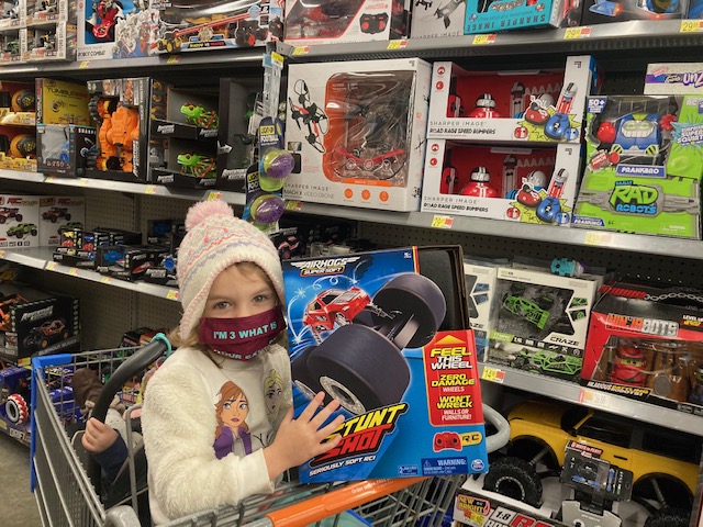 Breejoice's tweet photo. We had so much fun playing with the @SpinMaster toys from @Tryazon! They were perfect for our outdoor fall birthday parties and made great gifts! If you have lots of space, the Monster Jam Megalodon Storm was our fav! #tryazon #spinmaster #megalodonstorm #ninjabots #stuntshot https://t.co/Epsotm1Kny
