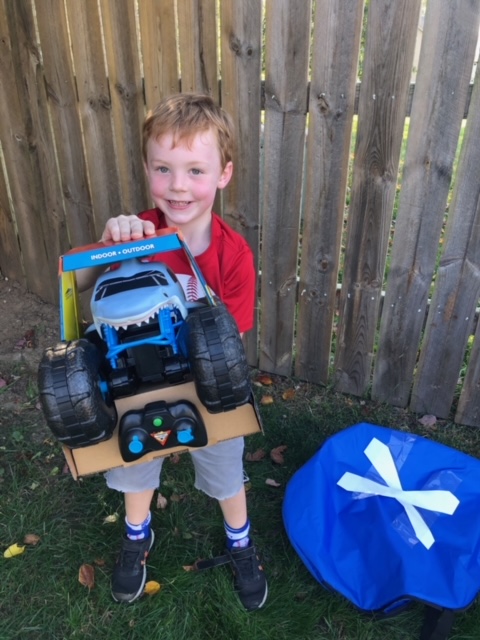 Breejoice's tweet photo. We had so much fun playing with the @SpinMaster toys from @Tryazon! They were perfect for our outdoor fall birthday parties and made great gifts! If you have lots of space, the Monster Jam Megalodon Storm was our fav! #tryazon #spinmaster #megalodonstorm #ninjabots #stuntshot https://t.co/Epsotm1Kny