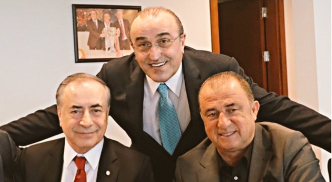 Görüşme çok kritikti.🚫

Gergin ilişkilerin kopma noktasına geldiğini biliyoruz.⚠️

Ancak son yıllarda önemli işlere imza atan, idari ve teknik heyette Gs sevdası ağır bastı.♥️🔥💛

Yaralara tuz, kriz bekleyenlere tekme basıldı.

Şimdi, bize düşen tam destektir. 💪☑️
#FatihTerim