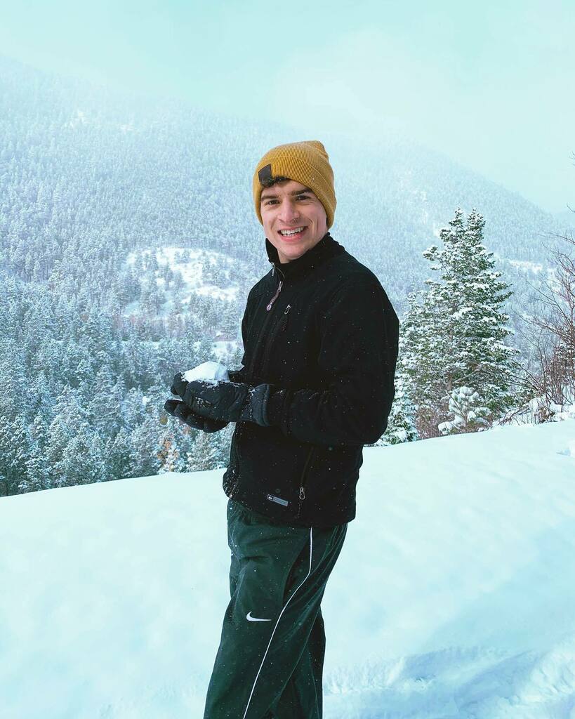 ConnorRipple's tweet photo. Apparently I have a midterm and a flight to catch at the same time. Love online school. 
.
.
.
 #wintertime #blizzard  #seasons  #season  #cloudy #winter  #snowflakes  #snowing  #cold  #winterwonderland  #snow  #ice  #powder  #christmas  #mountain  #snowfall  #winteriscoming… https://t.co/Rk7tdUqFqy