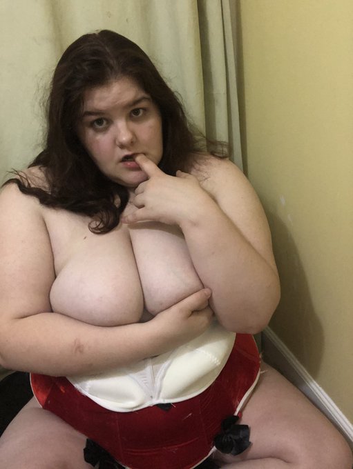 I was blackout when I took this pic ... still love it tho https://t.co/SYgaQTsiUx