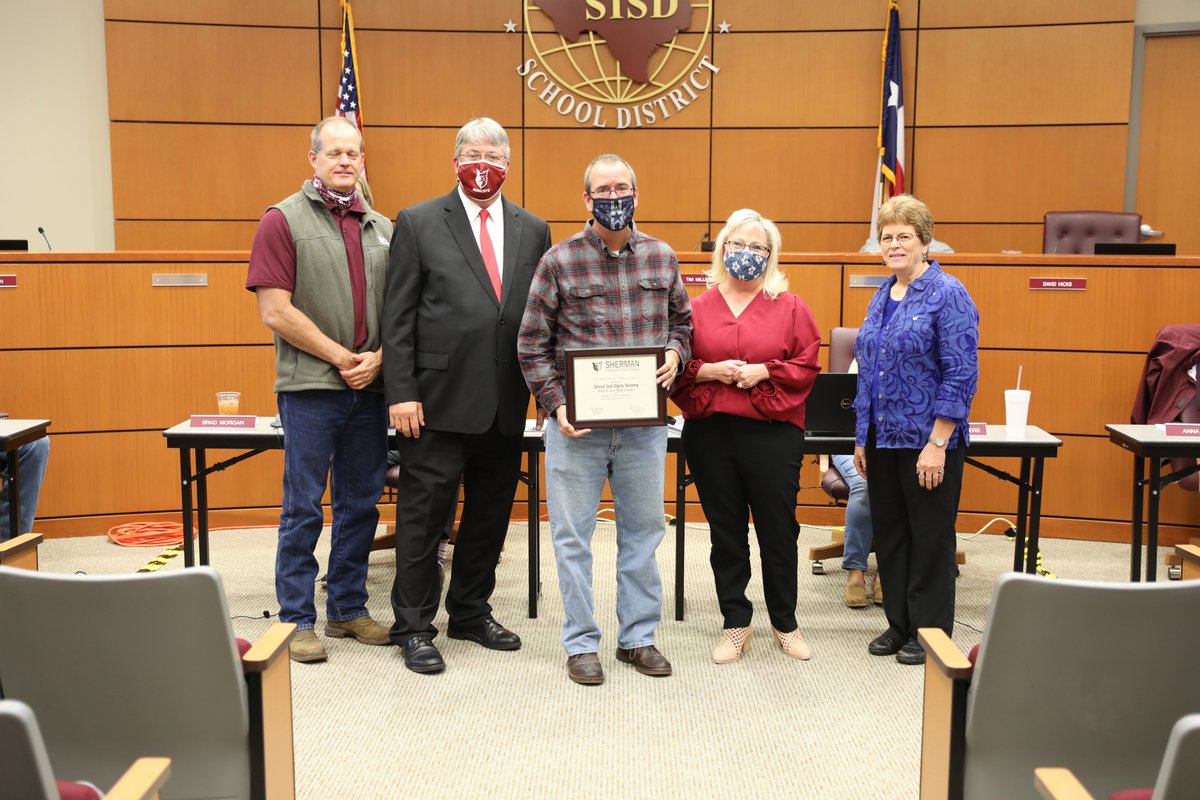 ShermanISD's tweet photo. We would like to thank Shout Out Signs for helping us recognize our principals during National Principals Month! Each campus principal was surprised at their home campus with a shout out sign because of the company’s generous donation of signage. Thank you, Mike &amp; Martie Cowan! https://t.co/8J8wWRu2EX