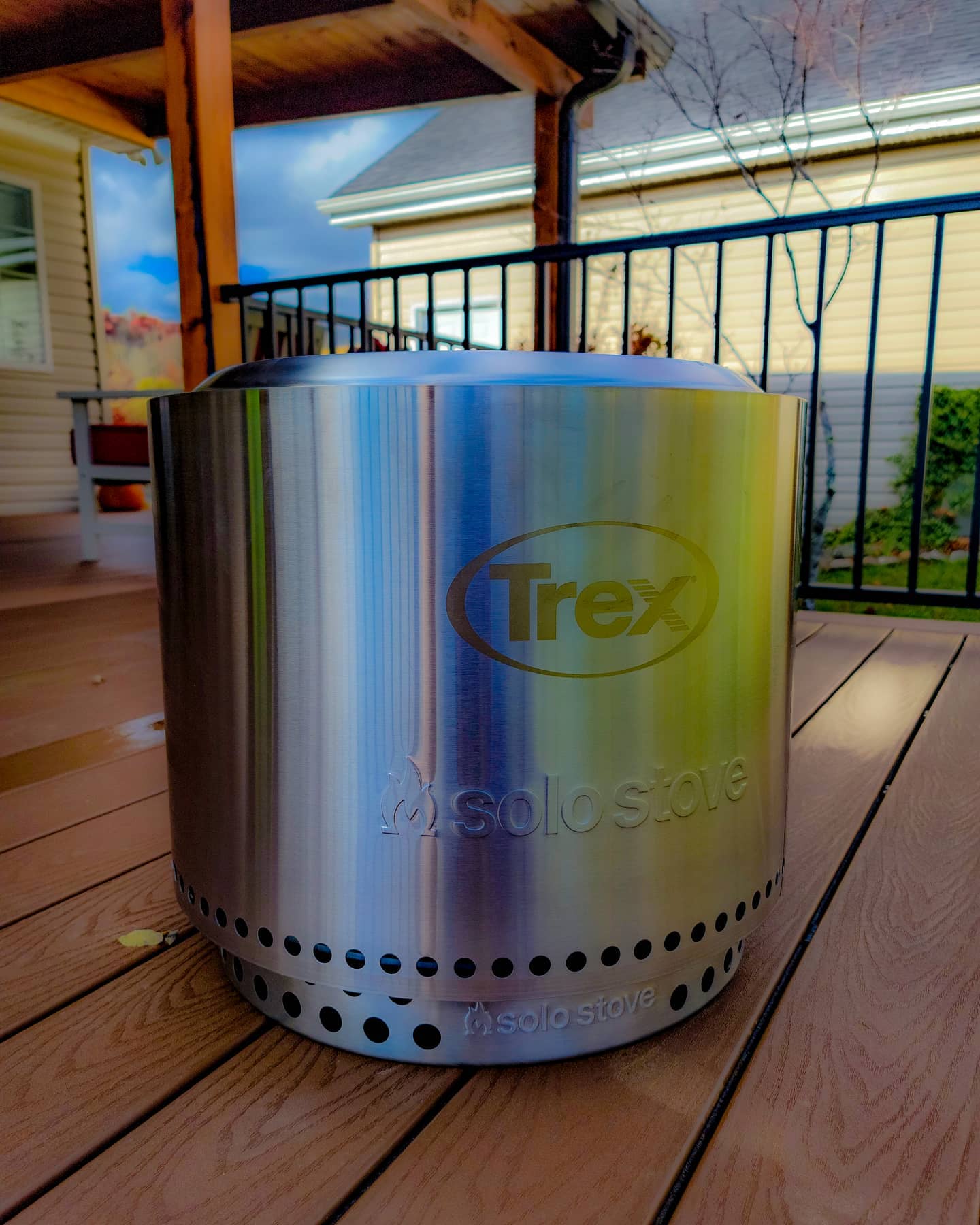 Solo Stove 🔥 on X: Can you put it on a wood/trex deck? The answer is  YES. Use a Stand and you can use your fire pit on any surface! (Trex even