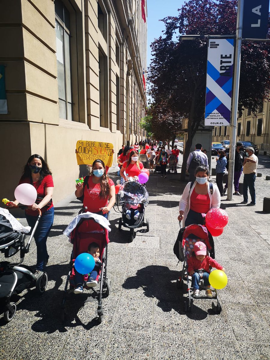 Postnataldeeme1's tweet photo. 💪🏼Mamás somos poderosas,muchas gracias por su fuerza y apoyo en esta actividad🧸🎈🚗Fue muy lindo😍...gracias a TODAS las que estuvieron ahí solas y otras con sus bebes📢🚙👼🤱🏻
 #ExtensionPostnatalDeEmergencia @sebastianpinera @_adrianamunoz @GobiernodeChile @TVN @canal13 https://t.co/4gX6DpcKG2