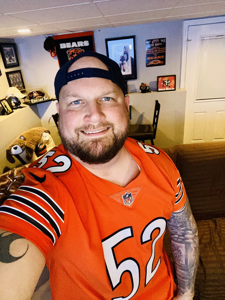 Stage4Thriver's tweet photo. Let's get that Dub Bears 🐻⬇️!!! Gonna be another Slobber Knocker @NFL_MNF #DaBears #ReturnOfDaMack #BearDown #Bears #ClubDub @ChicagoBears https://t.co/9OBH1bGWZF
