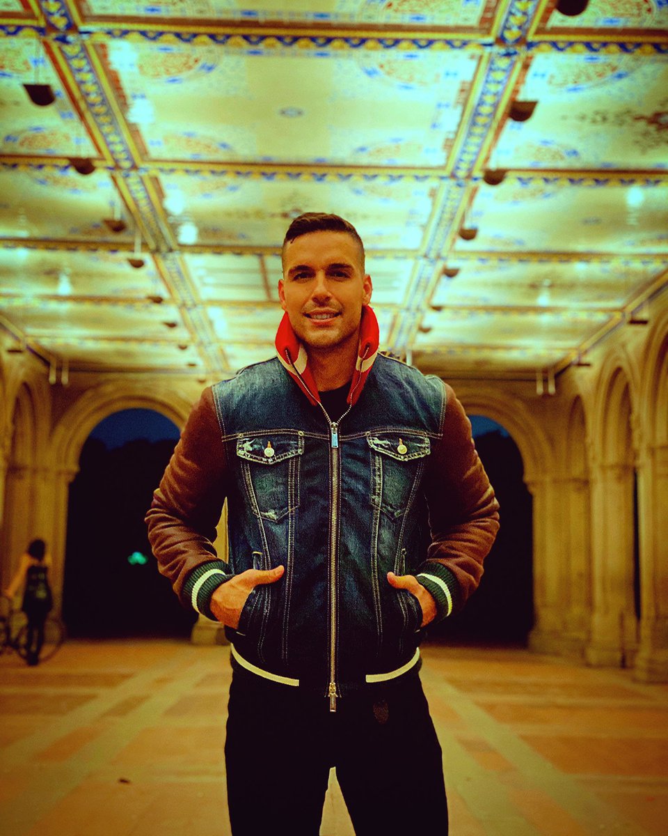 #lennydelarosa 🌹😘🔊
open.spotify.com/playlist/3kS34…