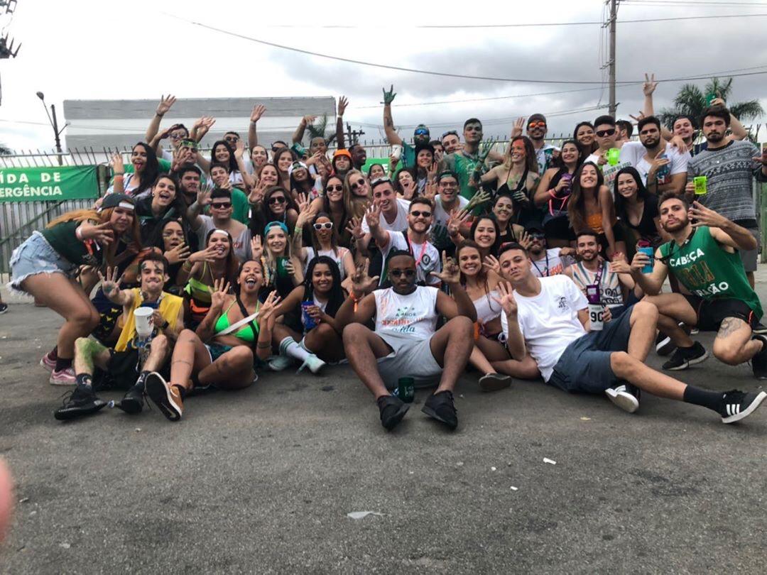 GrifoUAM's tweet photo. QUEM TA COM SAUDADE DA SUPERTENDA AI????? 
Há um ano estávamos todos pintados de verde e laranja fazendo o 4 com a mão💚🧡 https://t.co/Ft0ESqn8ag