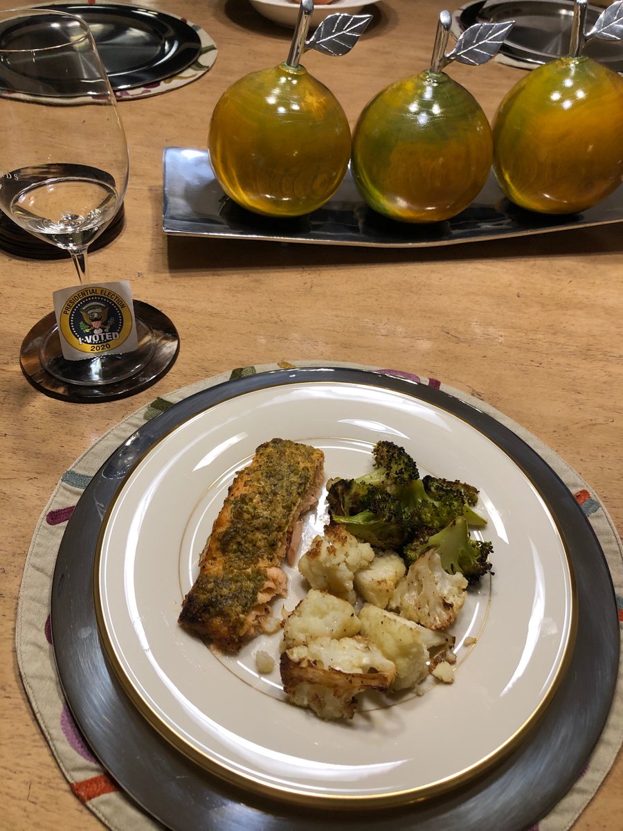 Nacole_Gray's tweet photo. @chipgaines Yes! To share w/
@joannagaines
: #iVoted #MamaCooked #DaddyShopped #Fast #Meals #Roasted #Oven #24YearOldChina #Lenox #EternalGold #OldSchool #ColombianArt #ColombianPewter #ColombianPortoVasos #Colombia #FromDiplomaticTour &
@BeckerVineyards
#Wine #TheFREQUENCY #Jesus 🥘👨👩👧 https://t.co/VcP91PoDgE