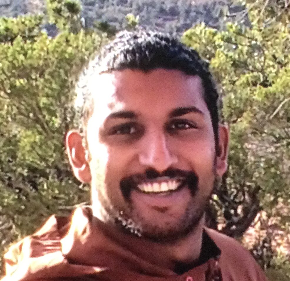 fmcflyii's tweet photo. Does anyone know this gentlemen? He and his Sweetheart were Zenning/Yogaing on a ridge top in Sedona, Az. this past Saturday morning (10/24th) when our balloon pilot SURPRISED them. They took photos and I would really love to contact him. https://t.co/2asOCorIzQ