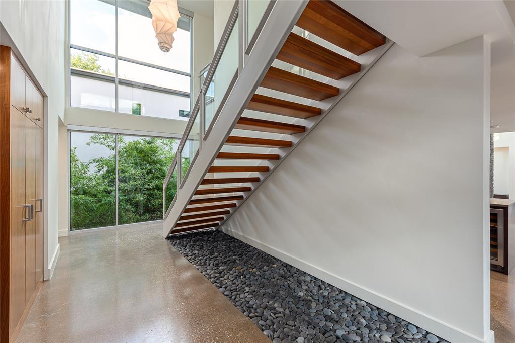 foundersre's tweet photo. What $1 million dollars looks like in Dallas County
3 beds | 2.5 baths | 3656 Sq. Ft.
Beautifully modern and unique. What do you think of this homeβs design?
#foundersre #foundersrealestate #thisisREAL #dallasrealestate #realtor #realestateagent #dfwrealtor #realestatedallas https://t.co/ROtuBqrvdJ