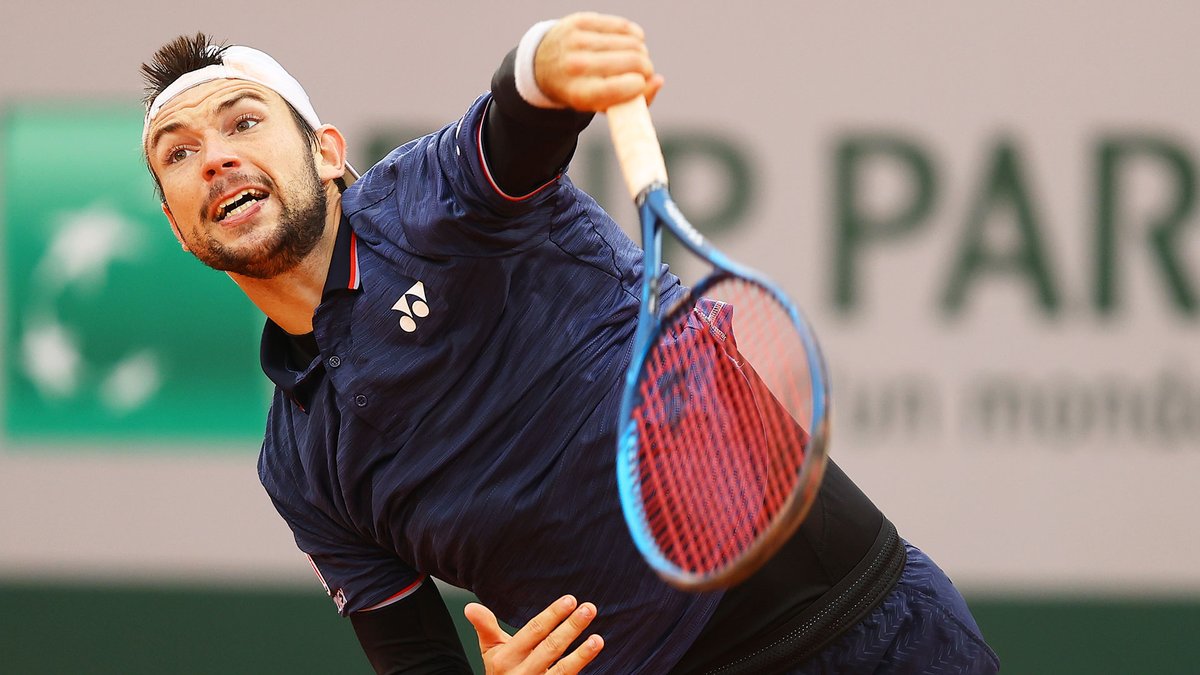 The biggest win of his career π
#NextGenATP π¦πΉ Jurij Rodionov thrills the home crowd with a 6-4, 7-5 upset over Shapovalov.
#ErsteBankOpen https://t.co/1x5qMsVpDq