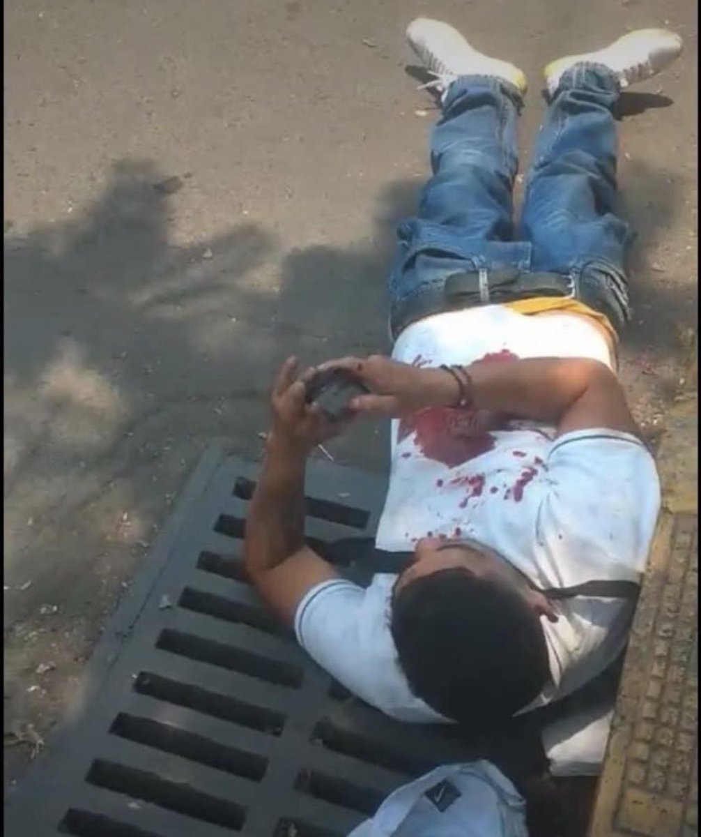 Shotas qui ouvre Twitter pour manger sa balle perdu quotidienne.