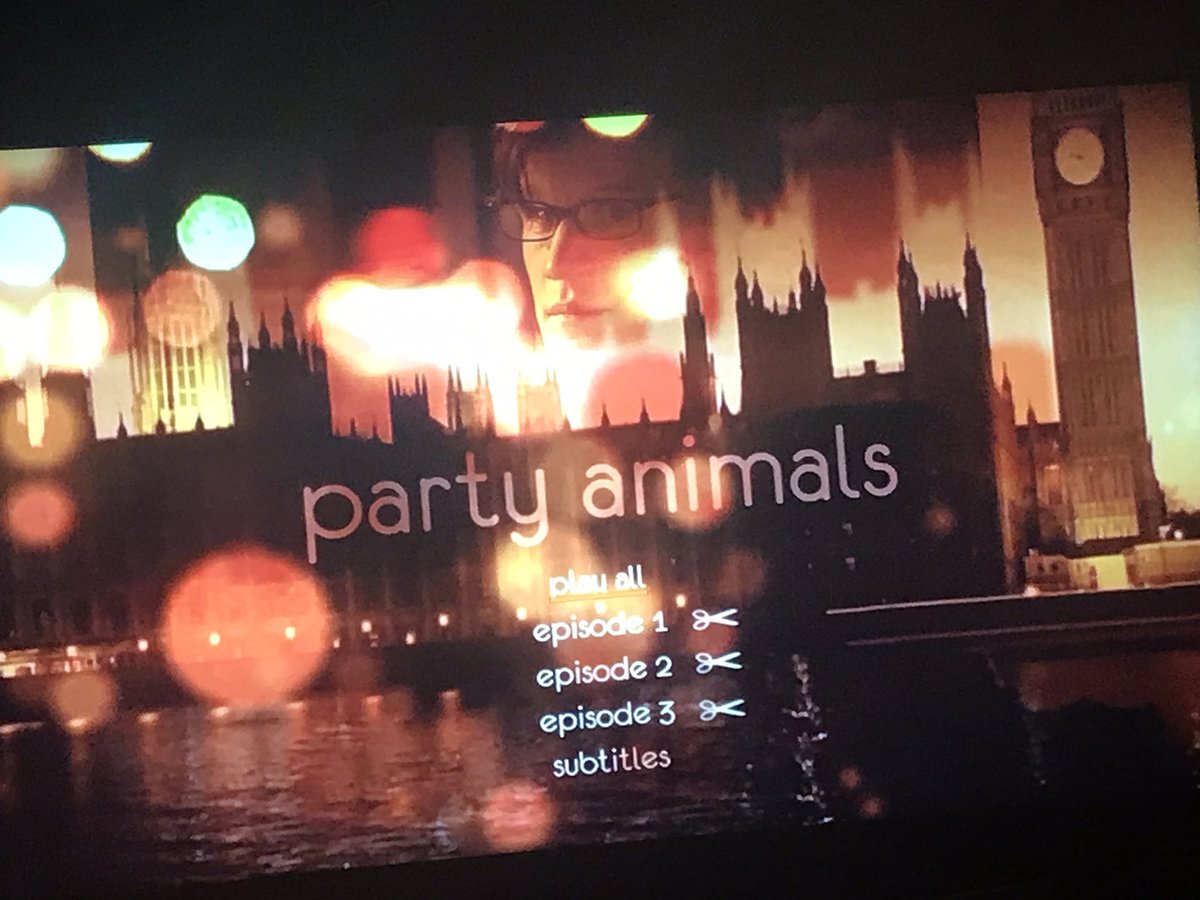 vampyyri777's tweet photo. "schau doch auf Englisch.."
"nee versteh ich dann doch nichts.."

..but you just might need the right Actor and then you just watch anything 🙈😅 #partyanimals #mattsmith #dannyfoster #bbc https://t.co/IkH7hXwAUV