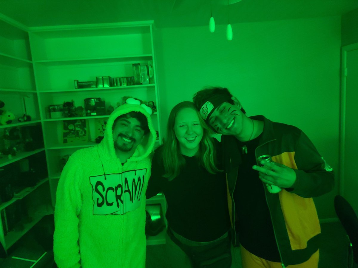 laura_mcyes's tweet photo. Call Me, Beep Me 🤙🏼

Halloween party with my studio family was a success!

#Halloween2020 #KimPossible #HalloweenParty #HalloweenCostume #CallMeBeepMe https://t.co/3nWheixA5J