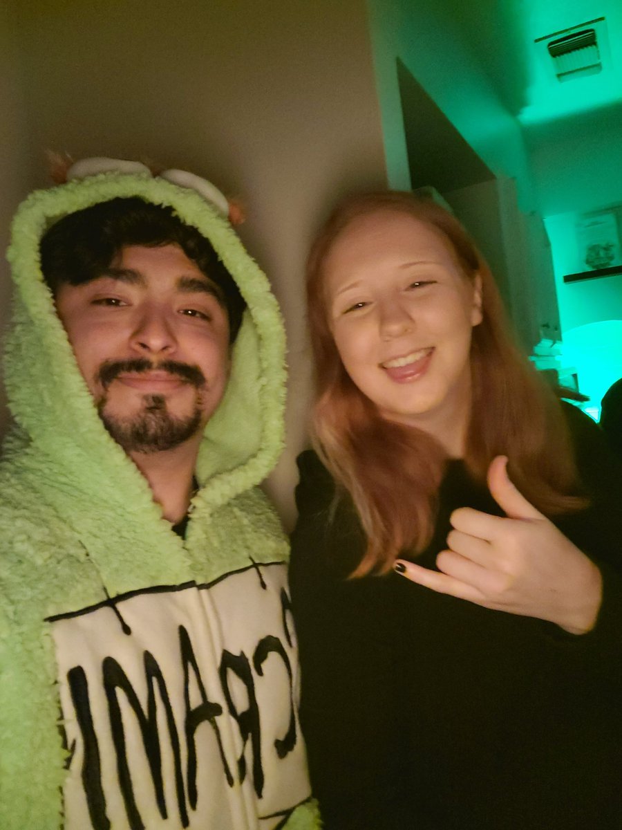 laura_mcyes's tweet photo. Call Me, Beep Me 🤙🏼

Halloween party with my studio family was a success!

#Halloween2020 #KimPossible #HalloweenParty #HalloweenCostume #CallMeBeepMe https://t.co/3nWheixA5J