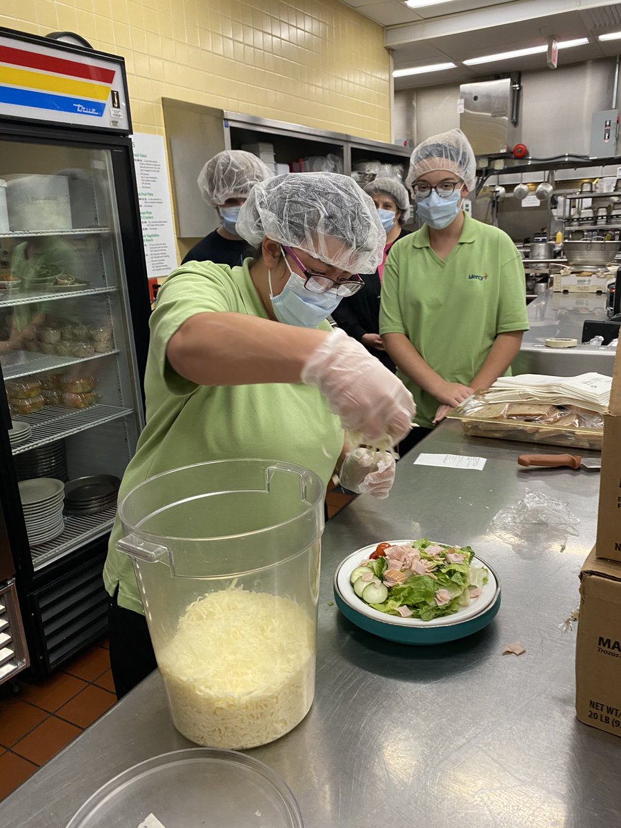 MercyWhs's tweet photo. Job shadowing in Nutrition today!!!  The kids learned how to make salads, sandwiches, and smoothies today.  They did a fantastic job. https://t.co/VBtJbA96Mi