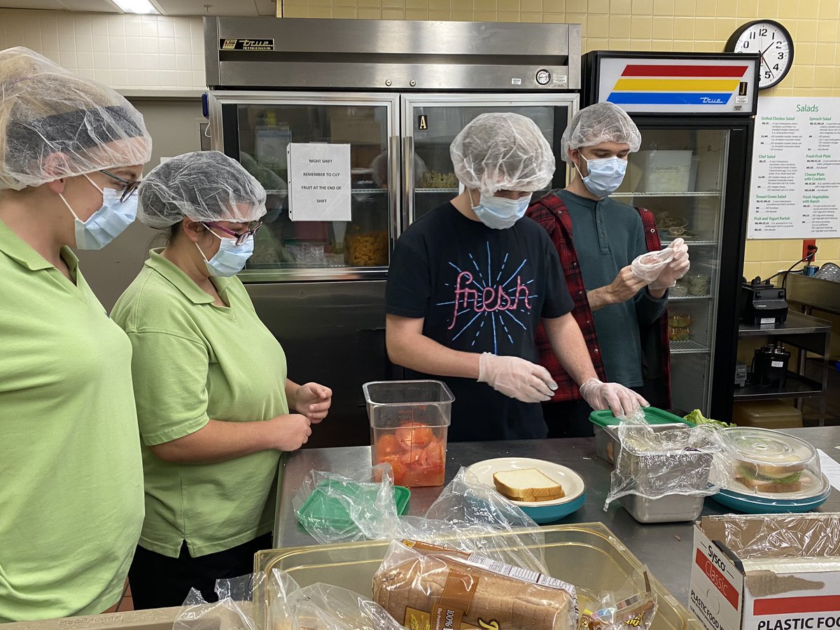 MercyWhs's tweet photo. Job shadowing in Nutrition today!!!  The kids learned how to make salads, sandwiches, and smoothies today.  They did a fantastic job. https://t.co/VBtJbA96Mi