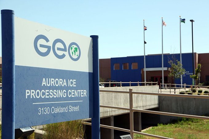 ImpactoLatino's tweet image. "Miedo" en un centro de detenciones por el aumento de casos de covid-19
#ImpactoLatino #Inmigración #GeoGroup #Aurora #ICE #CentroDeDetención #COVID19 #contagios 
impactolatino.com/miedo-en-un-ce…