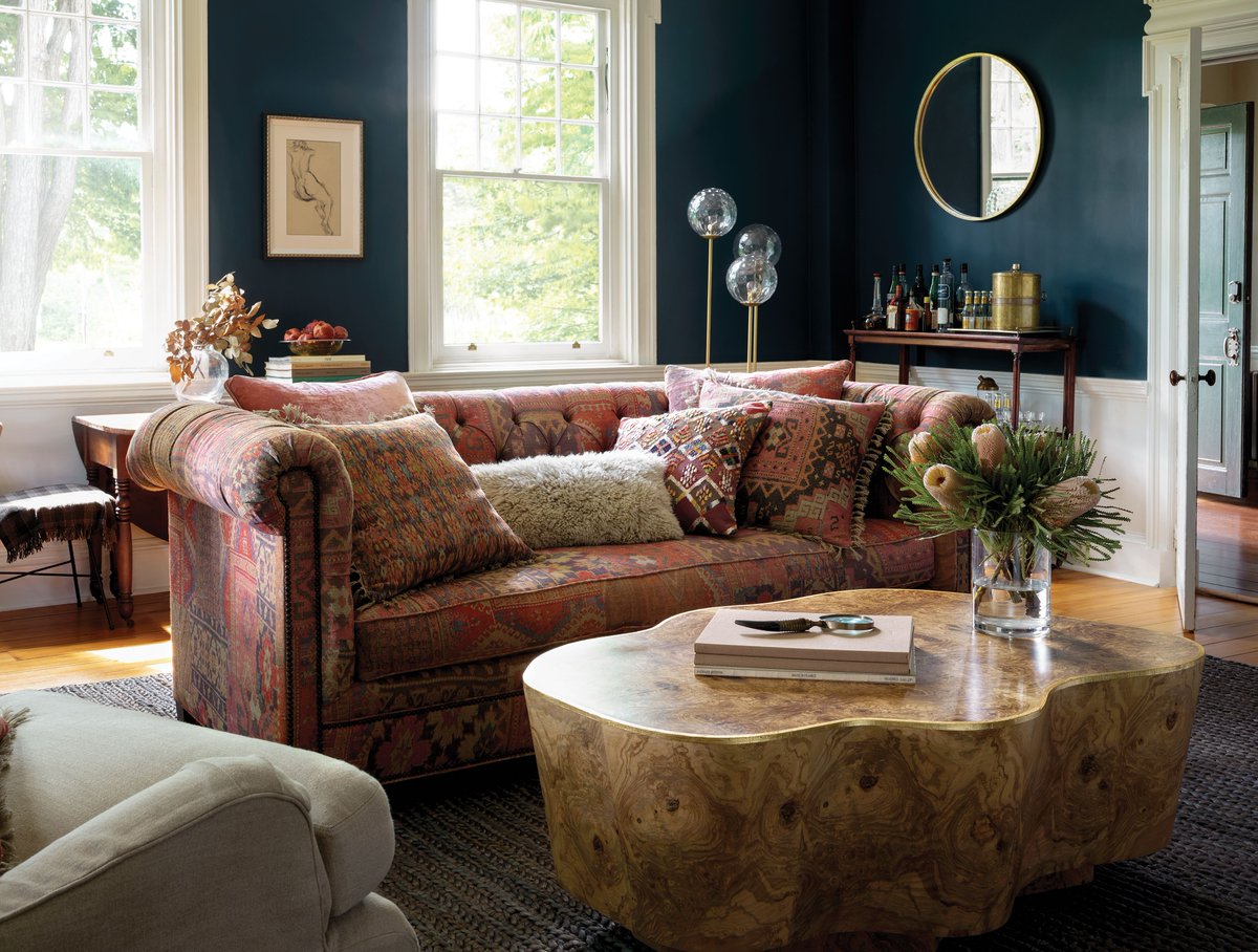 Bold. Moody. Approachable. Warm.

This room's got it all 🍁 Oh, and incase you're wondering, the paint color is Gentleman's Gray by Benjamin Moore 🎨 

bit.ly/33rmfXJ