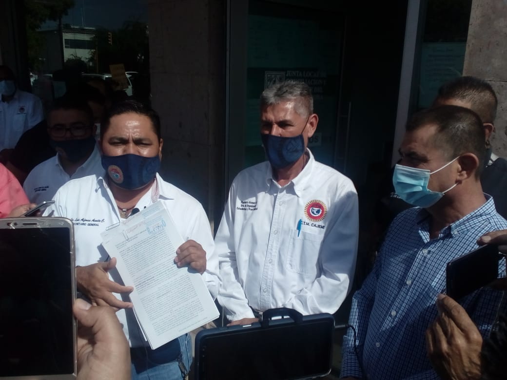 ctmsonora's tweet photo. Simultáneamente sindicatos cetemistas entregan los primeros emplazamientos a huelga para el 10 de noviembre, en Solidaridad
 a los choferes del transporte urbano.@JPadillaZ @ClaudiaPavlovic @COPARMEXSON @LicHoracioV @gabrielzepedav @JavierCTMSonora @jvidal @JorgeTaddeiB https://t.co/huw4ysZXvH