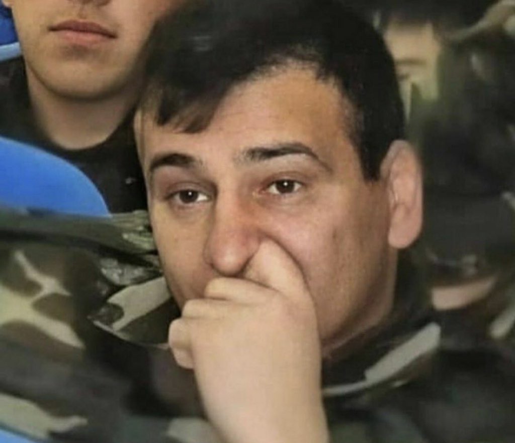 farajoffaa's tweet photo. Sənin kimi oğullar, atalar, igidlər olan torpağda doğulub,boya-başa çatdığım üçün fəxr edirəm! Neçə Poladlar var,Həşimov. Hansı ki tanımadığımız gizli qəhrəmanlar, şəhidlər.Qarşınızda baş əyirik. Sizləri dünyaya gətirən anaların əllərindən öpürük. Ruhunuz qarşısında baş əyirik.❤️ https://t.co/RTb1D5iFDR
