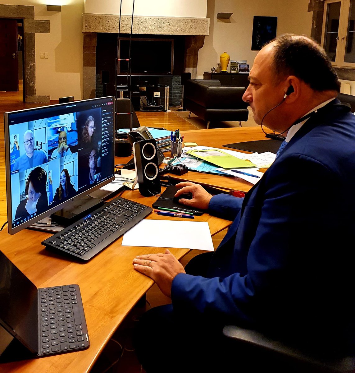 Réunion de travail ce soir avec l'UCM et le SNI, quant à la situation des indépendants et PME et aux mesures pour les soutenir #COVID19 <a href="/UCMMouvement/">UCM</a> <a href="/SNI_be/">SNI</a>