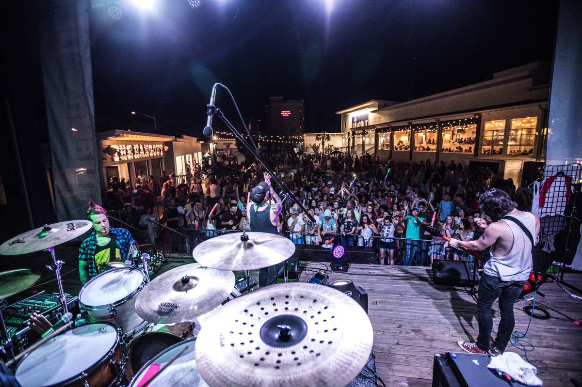 MoJiles's tweet photo. Friday Nov 4 is our debut show at Country River Club in Smith County TX. Come get some MO👊🏼 https://t.co/ZUrfbFYV6I