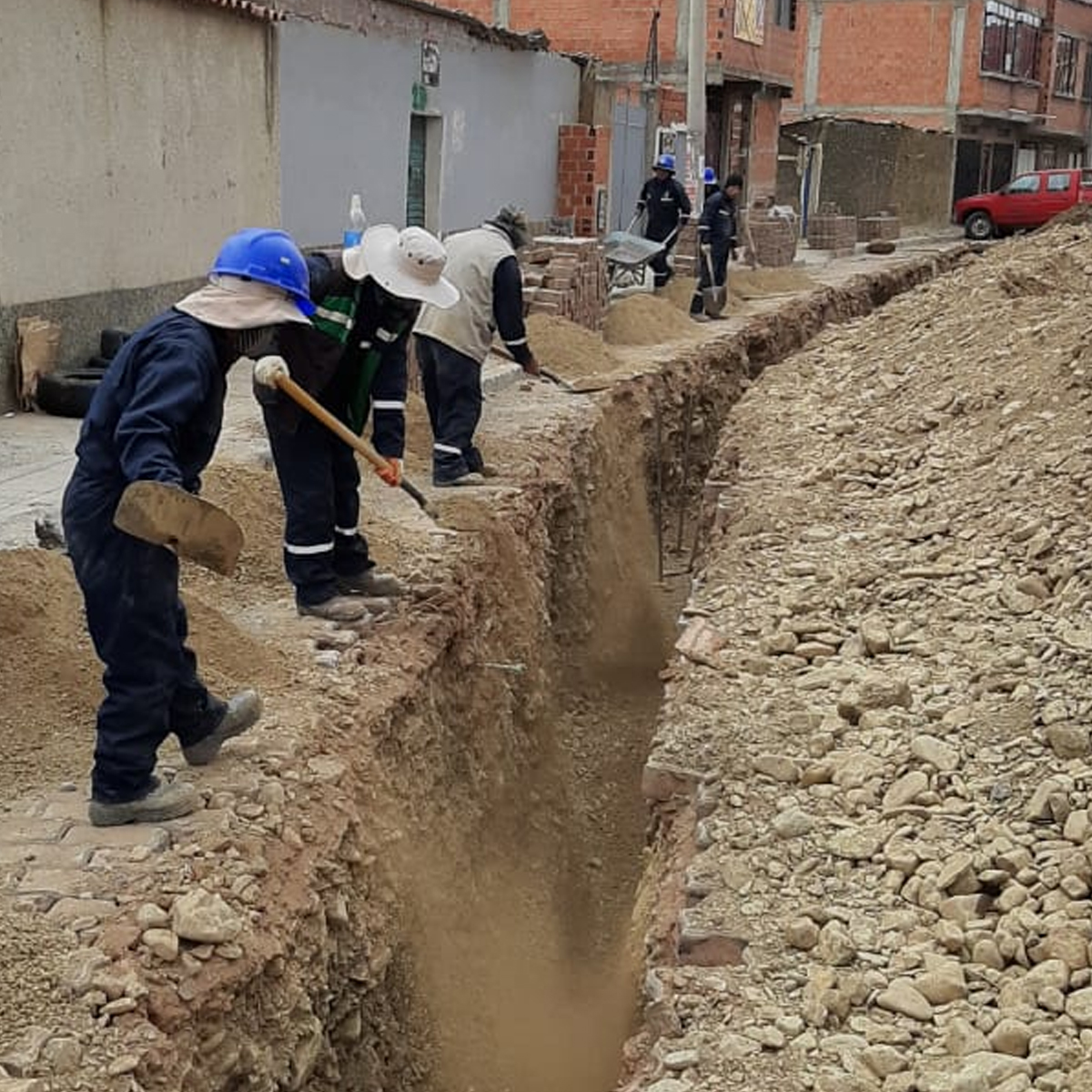 deespgamlp's tweet photo. El #GAMLP coordina con #SAMAPA la ejecución de cuatro obras de alcantarillado pluvial con una inversión de más de medio millón de bolivianos.
Mayor información en 👉 https://t.co/fqztBYy1YF
#MunicipioModelo https://t.co/tsmnOu5kJJ