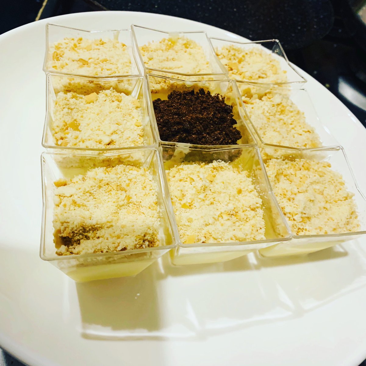 sweet_brunch's tweet photo. La gourmandise est un péché certes, mais un péché mignon donc ne résistez plus..
Laissez vous tenter par nos desserts biscuités😋
#brunchdakar #goodfood #foodporn https://t.co/IrbTDnvc4Z