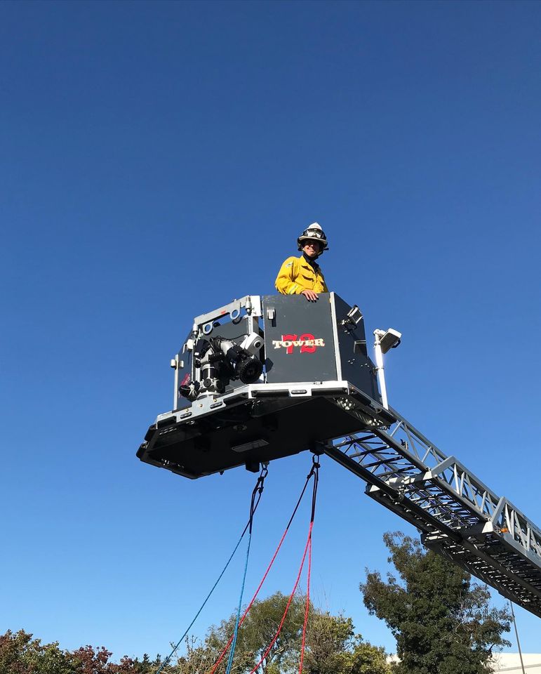 centralfiresc's tweet photo. Your Aptos and Central Fire crews have been training this week at the Capitola Mall with Tower 72 and its over-the-cliff rigging system. After a few more tests, this truck which is less than a year old, will be ready for service! 🚒
#105FtHigh #AptosFire #CentralFire #Tower72 https://t.co/fVoQyBd5sb