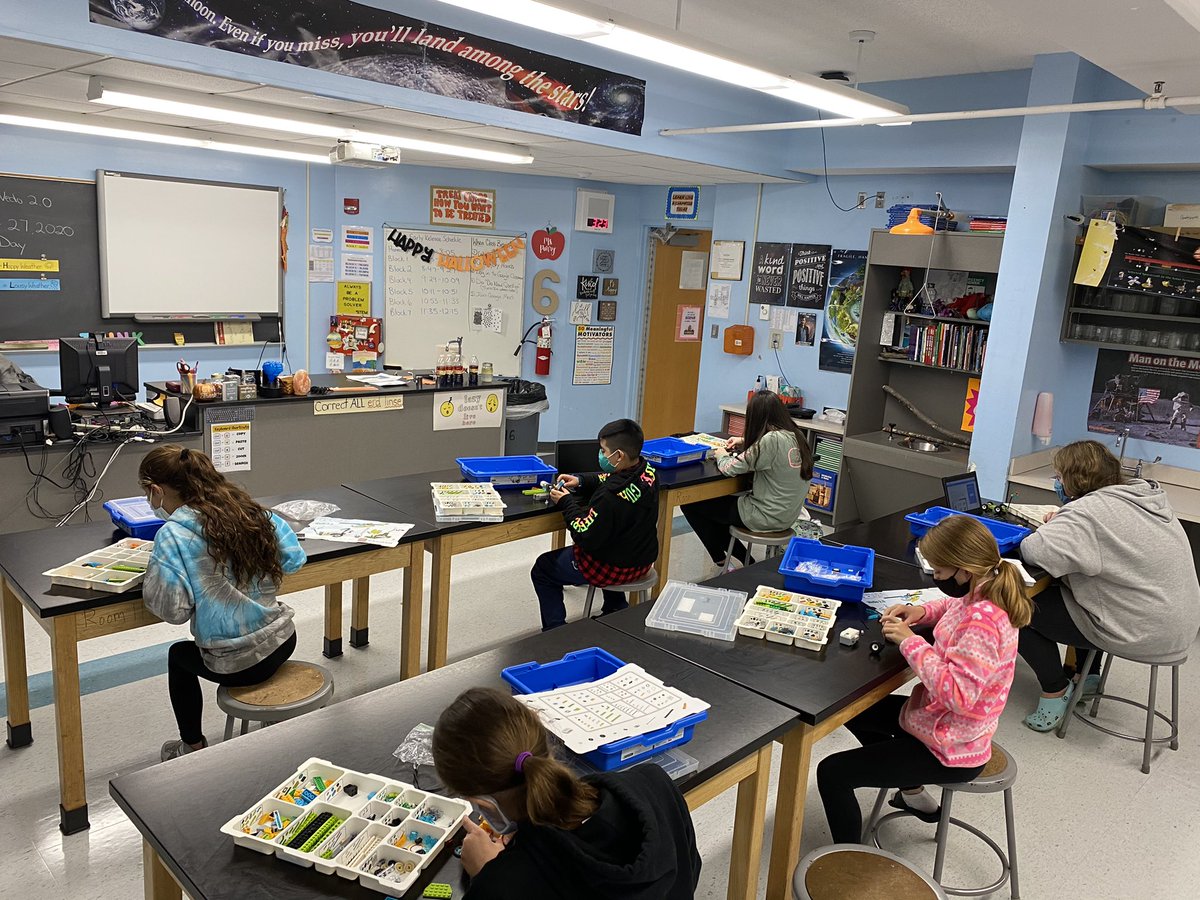 Masks ✅ social distancing ✅ individual Lego WeDo 2.0 kits ✅... STEM Club is live and in-person!  #mtpspride #thornepride