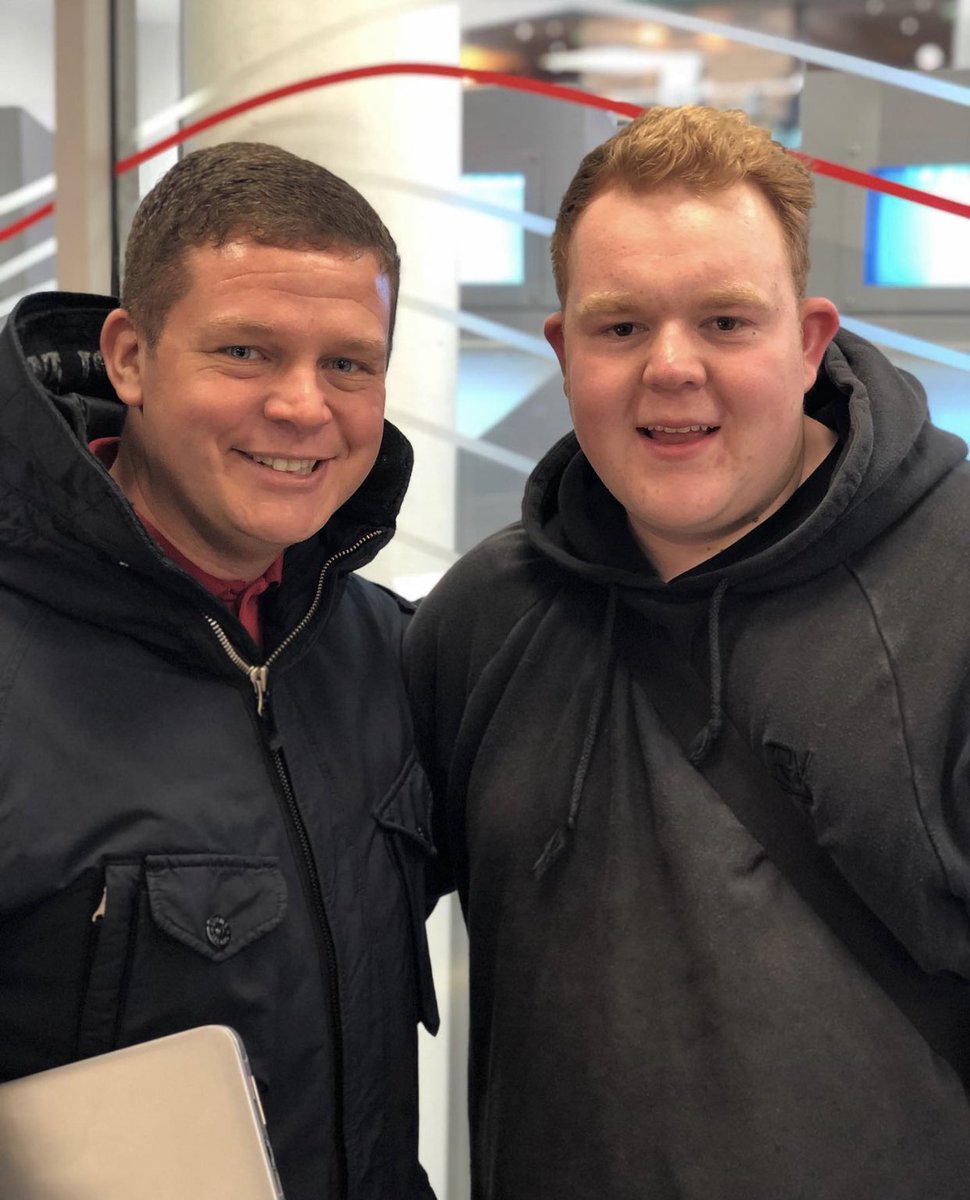 BUSAPAR3's tweet photo. ๐ฎโโ๏ธ PC Tinker !! Oh no! Dramatic scenes in #coronationstreet ๐บ #tv tonight! #CraigTinker aka #colsonsmith before his dramatic weight loss! #welldone great tv! Letโs hope he is ok ..... https://t.co/PHo0kKE5Jn