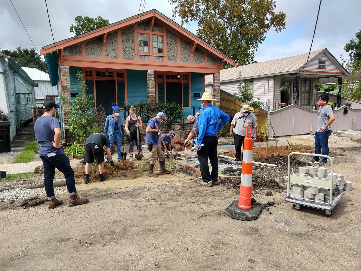 NORArevitalizes's tweet photo. The #CommunityAdaptationProgram team at NORA was pleased to join @amchalk62 last Saturday for green infrastructure installation in the 7th Ward as part of @WEForg #NGICP training with Dana Brown & Associates. Everyone can help #SlowTheFlow -- one property and one block at a time. https://t.co/XYvdXoILbM