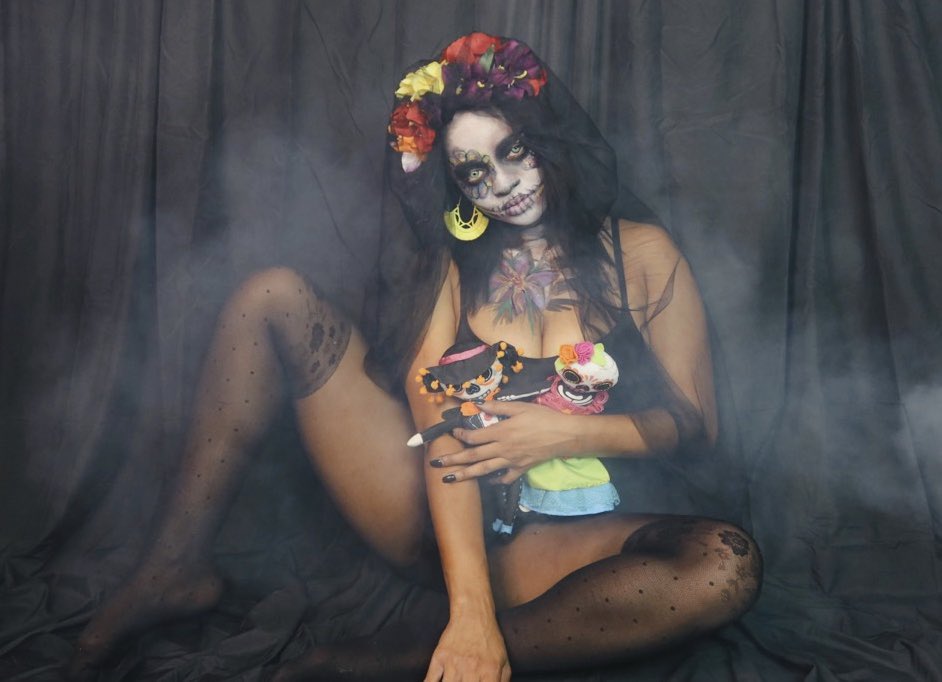 iamocolaa's tweet photo. Celebrating day of the dead a little earlier this year. Who else can pull off dead and glamorous?
DAY 1 to countdown to Halloween
#Ahmedgyal #ocolaa #ocolaa5daysofhalloween #dayofthedead #halloweencostumeideas https://t.co/fBts5KW7fG